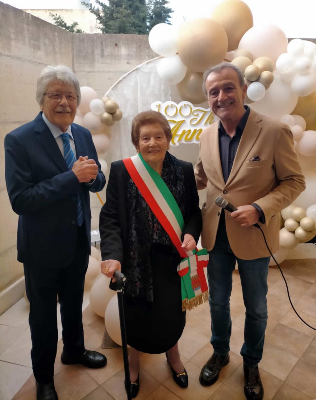 Trapani festeggia i 100 anni della signora Anna Fileti