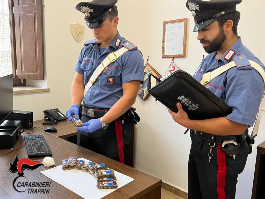 Pantelleria, sbarca con la droga in valigia: arrestato un 28enne trapanese