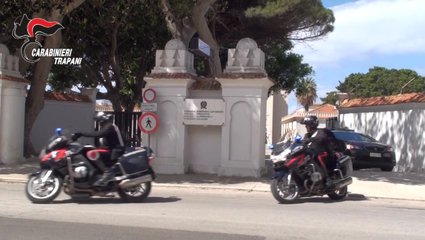 Marsala, non si ferma al posto di blocco: arrestato